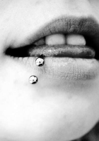 
                Piercing langue